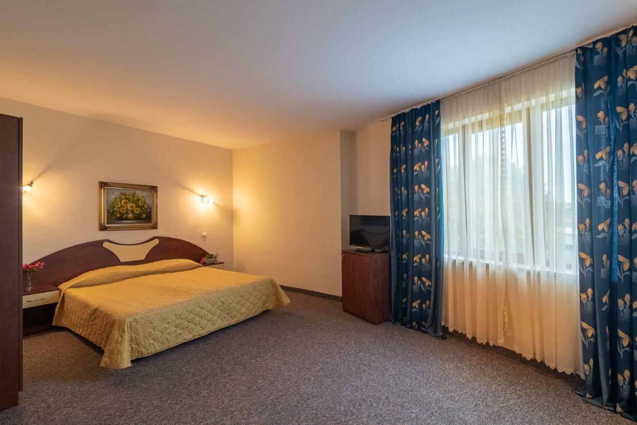Adamo Hotel Varna Exterior foto