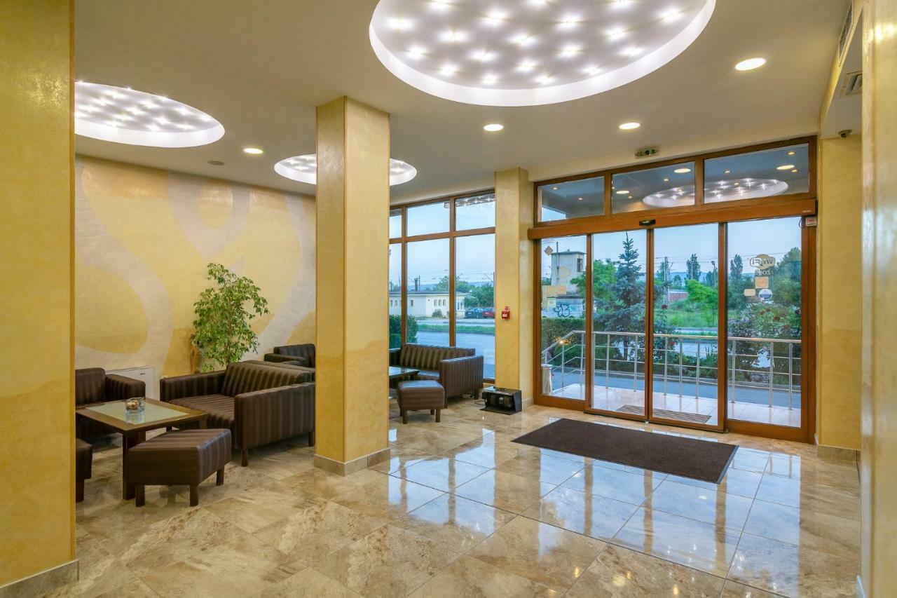 Adamo Hotel Varna Exterior foto