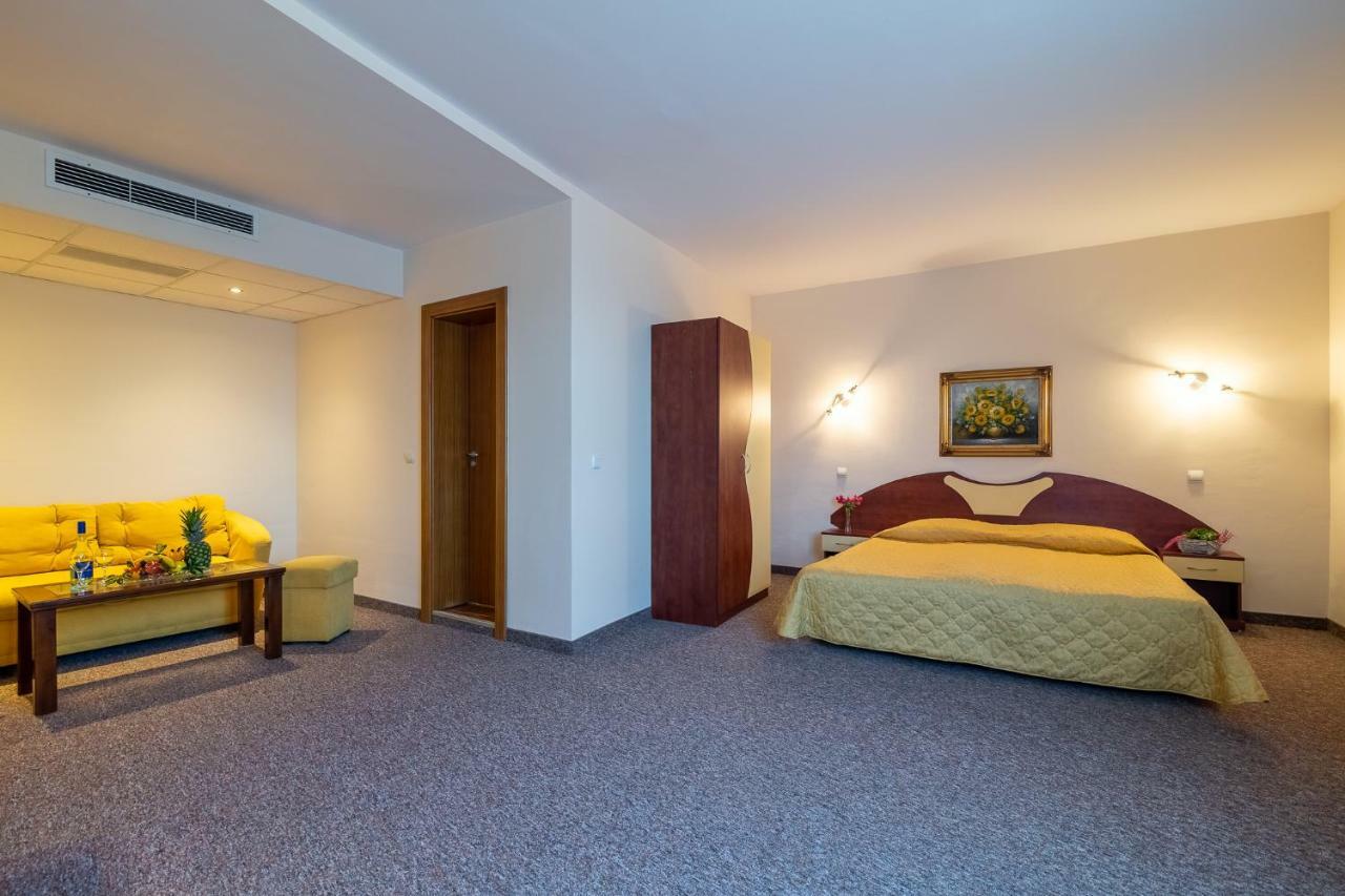 Adamo Hotel Varna Exterior foto
